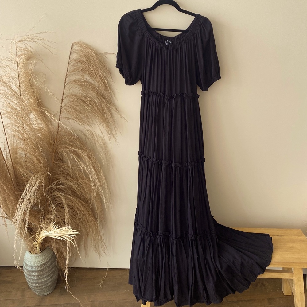 Vici Black maxi dress off the shoulder